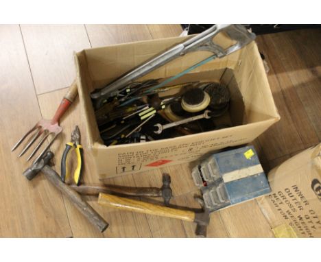 Hand tools, hammers, saws, screwdrivers etc