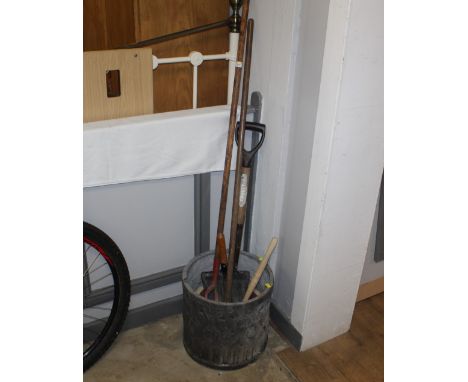 Tools and two plant pots 