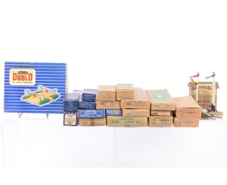 Hornby Dublo 00 Gauge mostly early Post-War Track and Accessories, boxed Track, EDPR &amp; EDPL (2 boxes, both 11-47) in plai