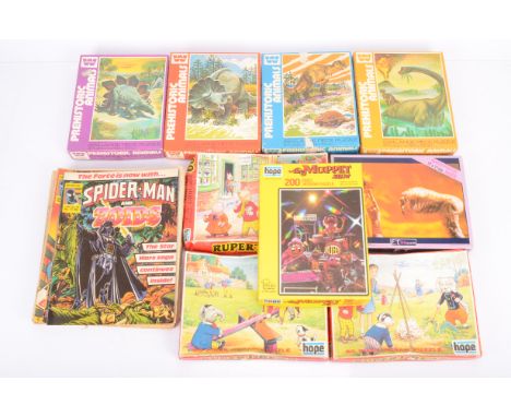 1970s/1980s Annuals Comics and Jigsaws, various examples, Scream Comic 1984 (16), Marvel Spiderman and Zoids 1986 (4), jigsaw