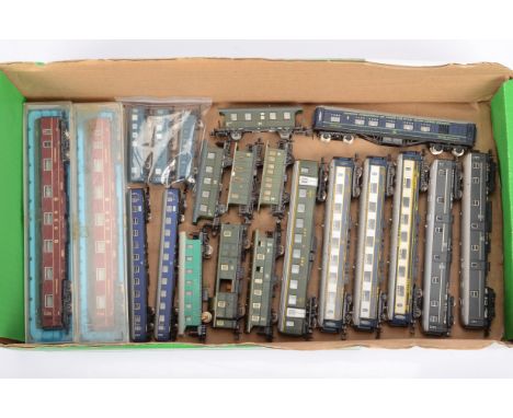 Continental N Gauge and Z Gauge Coaching Stock, two cased DSG maroon sleeping cars 2687 (2) and unboxed, Lima Swiss SBB in gr