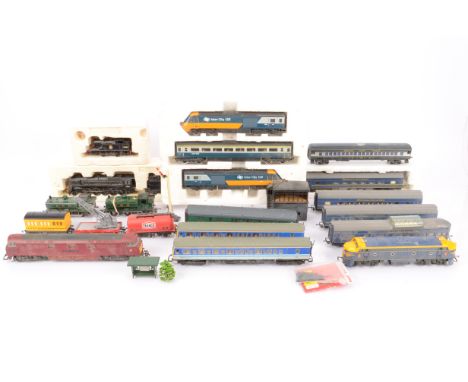 Tri-ang Hornby Lima  00 Gauge Locomotives and Rolling stock, Tri-ang, Double ended blue/yellow TC Diesel and four Transcontin