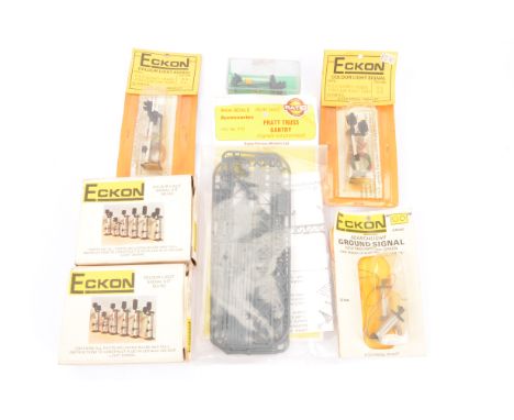 Eckon and EPC  00 Gauge Colour Light Signals, Eckon, ES4 4 Aspect Single Road (2 kits), ES14 Two light red/green Ground Signa