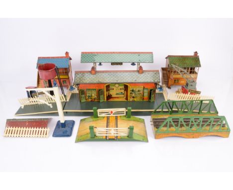 Hornby 0 Gauge Scenic Accessories,  including 'Windsor' station with refurbished platform and ramps, 'Windsor' Island platfor