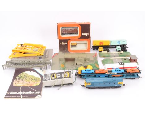 Lima 00/HO Gauge Locomotive Rolling Stock and Accessories, HO Gauge BR blue class 33 Diesel D6425, 00 Gauge Car Transporter, 