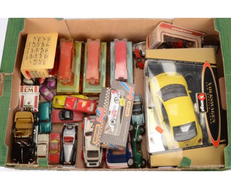 Modern Diecast Vehicles, vintage and modern private and commercial vehicles, in various scales, boxed 1:18 scale Burago 3302 