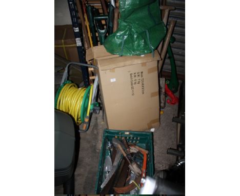 A SELECTION OF GARDEN TOOLS TOGETHER WITH A TRAY OF HAND TOOLS