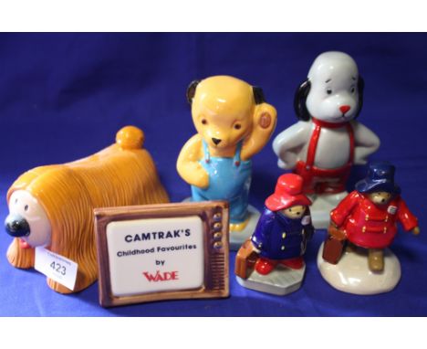 A COLLECTION OF WADE 'CAMTRAKS CHILDHOOD FAVOURITES' FIGURES, TO INCLUDE SOOTY AND SWEEP, DOUGAL AND PADDINGTON FIGURES (6)