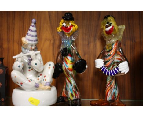 TWO MURANO STYLE STUDIO GLASS CLOWN FIGURES, TOGETHER WITH A MUSICAL CERAMIC CLOWN FIGURE (3) 
