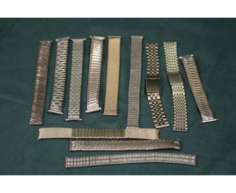 A BAG OF VINTAGE AND MODERN WRISTWATCH STRAPS 