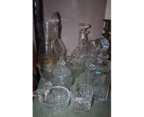A BOX OF CUT GLASS TO INCLUDE AN EDINBURGH CRYSTAL DECANTER