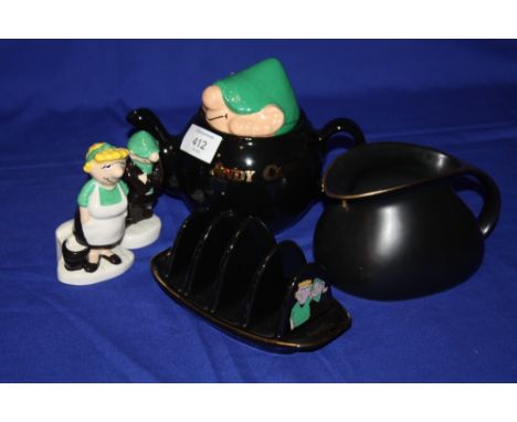 A COLLECTION OF WADE ANDY CAPP CERAMICS TO INCLUDE A PAIR OF PEPPERETTES