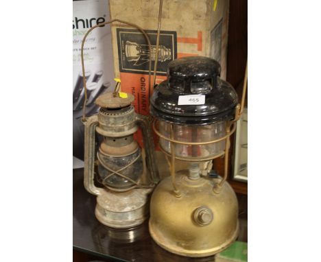 A BOXED VINTAGE TILLEY LAMP, TOGETHER WITH ANOTHER (2) 