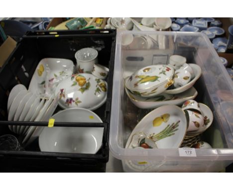 TWO TRAYS OF ROYAL WORCESTER EVESHAM DINNERWARE