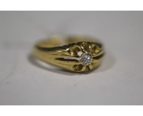 A HALLMARKED 18 CT GOLD DIAMOND SOLITAIRE RING, approx weight 7.2g, ring size R