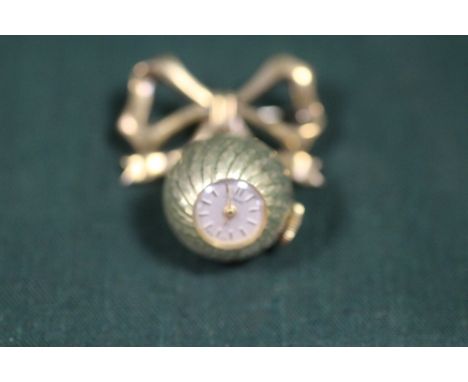 A VINTAGE ROTARY PENDANT WATCH 