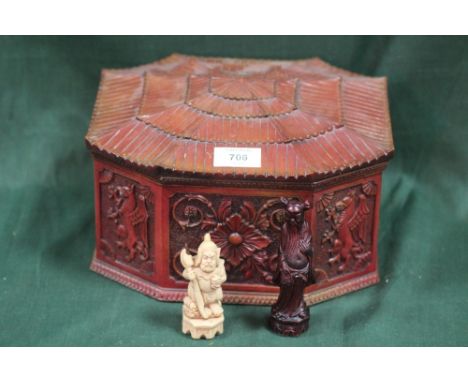 AN ORIENTAL STYLE RESIN CHESS SET CONTAINED IN A WOODEN PAGODA SHAPED BOX 