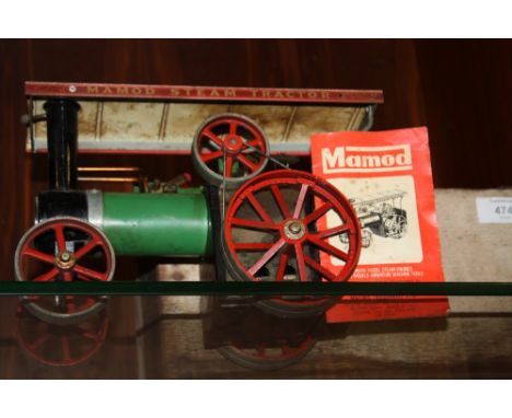 A VINTAGE MAMOD TE1A STEAM TRACTION ENGINE WITH ORIGINAL BOOKLET  