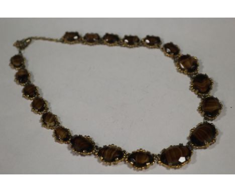 A VINTAGE TIGERS EYE STYLE AGATE NECKLACE, in a gilt mount