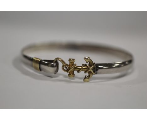 A WHITE AND YELLOW METAL BANGLE STAMPED STERLING 14K WITH ANCHOR SHAPED CLASP APPROX WEIGHT - 15.3G 