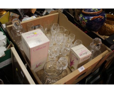 A TRAY OF ASSORTED GLASSWARE TO INCLUDE CAITHNESS, CUT GLASS DECANTERS ETC. 