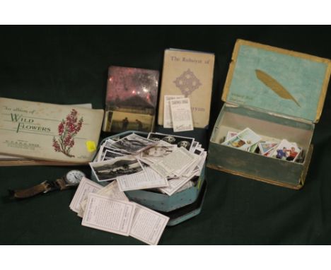 A QUANTITY OF VINTAGE CIGARETTE CARDS TO INCLUDE SENIOR SERVICE, SPINET ETC. 