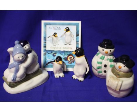 A PAIR OF GOLD STAMPED SNOWMAN PEPPERETTES TOGETHER WITH A BOXED PAIR OF WADE PENGUIN FIGURES AND ANOTHER (5)