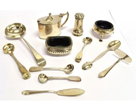 A SMALL QUANTITY OF SILVER ITEMS  Comprising an oval mustard pot; two salts; a pepperette; a Georgian silver ladle by Richard