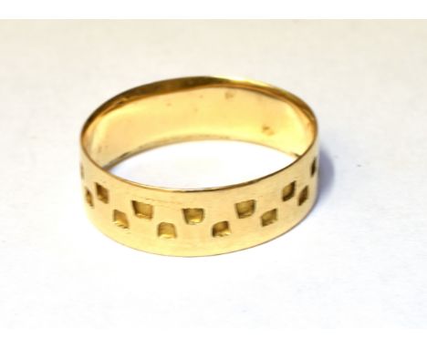 AN 18CT YELLOW GOLD PATTERNED WEDDING BAND 6mm wide, Chester marks for 1884 rubbed, size R, weighing approx. 2.1g