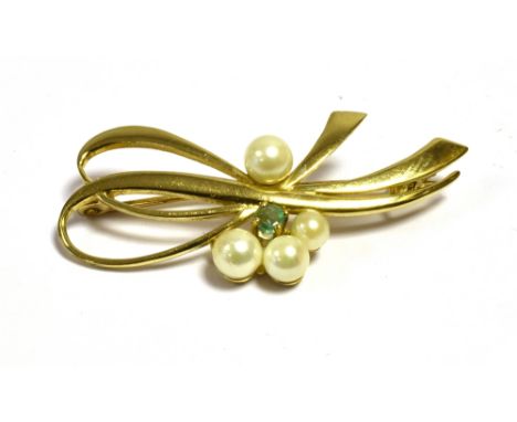 A 9CT GOLD PEARL &amp; EMERALD RIBBON BROOCH  4.0cm long, set with four white pearls, 3.5-4.7mm diameter and a round cut emer