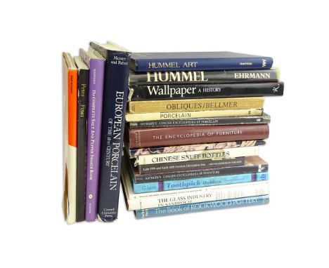 Box Lot of 19 Collector's Reference Books and catalogs. Including Oriental snuff bottles, Hummel, porcelain etc. Good conditi