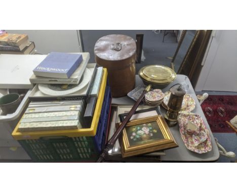 A mixed lot to include boxed collectors plates, eight Hammersley china bells, a vintage minors lamp, a James Kent Ltd 'Du Bar