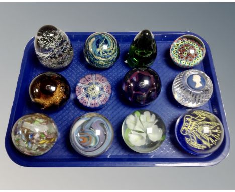 A tray of twelve glass paperweights : Caithness, Wedgwood, etc 