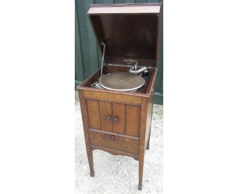 Columbia Viva-Tonal Grafonola oak cased cabinet gramophone number 123A, with folding speaker door above record shelf, on squa