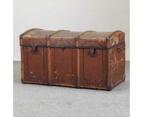 An early 20th century dome top trunk, 100cm