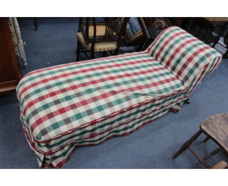 A VICTORIAN MAHOGANY CHAISE LONGUE standing on short turned tapering legs terminating in brass feet and ceramic casters, 183c