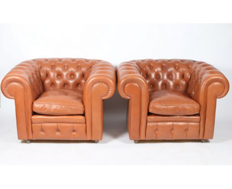 A PAIR OF TAN LEATHER BUTTON UPHOLSTERED CHESTERFIELD ARMCHAIRS, each approximately 99cm wide