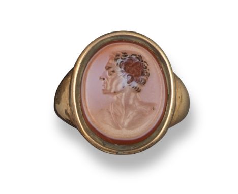 A late 18th / early 19th century banded agate intaglio ring depicting the profile of an athletic, 1.8cm high, mounted in gold