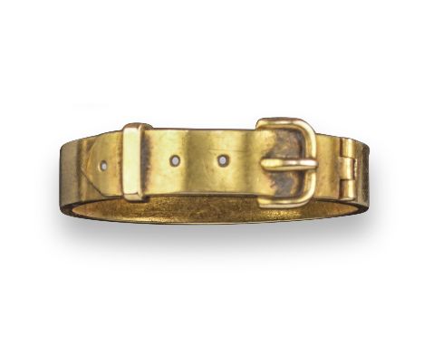 A Victorian secret buckle gold ring, the front buckle section hinges open to reveal a vacant locket compartment, in yellow go