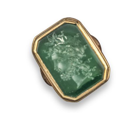 An intaglio mounted gold ring, the green chalcedony intaglio depicting a bearded man in profile with laurels, 2.4cm high, siz