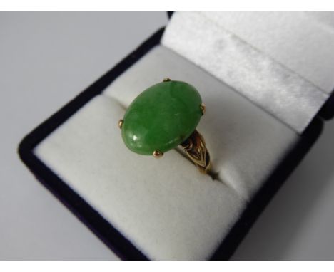 A Lady's 14 ct Jade Stone Cabachon Ring, approx 15 x 11.5 mm, size N, approx 4.4 gms.
