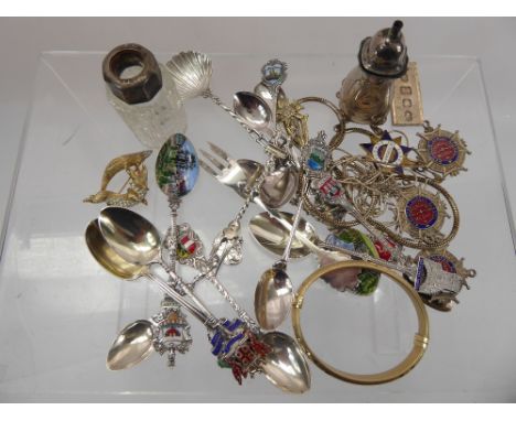 Miscellaneous Silver Jewellery, including a bangle, ingot pendant, five chains approx 117 gms, together with a silver pepper,