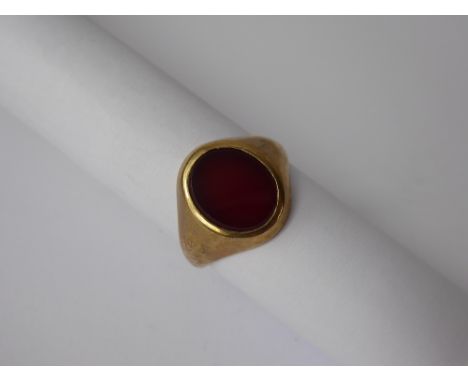 A Gentleman's 9 ct Gold Cornelian Seal Ring, size R, approx 5.1 gms