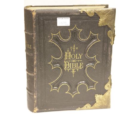 Large Victorian family type Bible with brass bindings. P&P Group 2 (£18+VAT for the first lot and £2+VAT for subsequent lots)