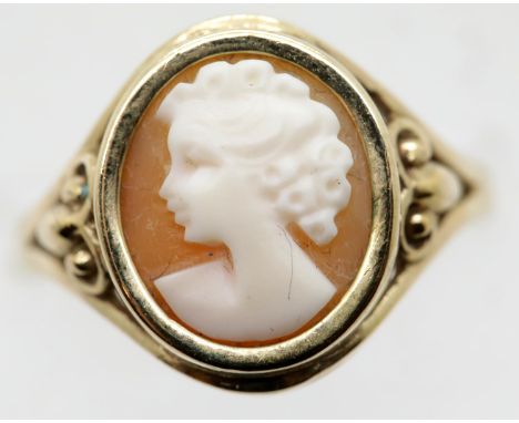 9ct yellow gold cameo set ring, size N, 2.6g. P&amp;P Group 1 (£14+VAT for the first lot and £1+VAT for subsequent lots) 