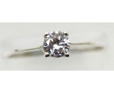 Silver 1970s cubic zirconia solitaire ring, size R/S, 1.4g. P&amp;P Group 1 (£14+VAT for the first lot and £1+VAT for subsequ