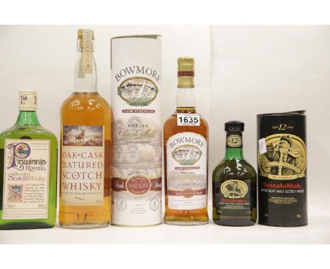 Group of mixed whiskys: Bunnahabhain 35cl 40% vol, Pinwinnie 40% vol 70cl, Bowmore Islay single malt whisky in card carton 56
