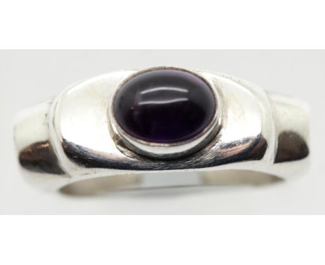 Vintage silver oval onyx ring, size P. P&amp;P Group 1 (£14+VAT for the first lot and £1+VAT for subsequent lots) 