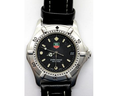 Unisex Tag Heuer wristwatch with quartz movement and black dial, case D: 33mm. P&P Group 1 (£14+VAT for the first lot and £1+