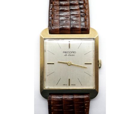 Gents 9ct gold Record Deluxe 17 jewel Swiss movement wristwatch on leather strap, case W: 27 mm. P&P Group 1 (£14+VAT for the